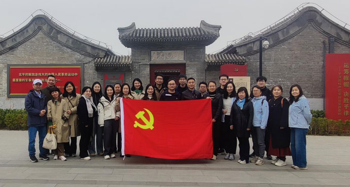 中職學(xué)院黨支部聯(lián)合改革發(fā)展處黨支部、社教部黨支部開展“傳承紅色血脈，涵養(yǎng)廉政清風(fēng)”主題黨日活動